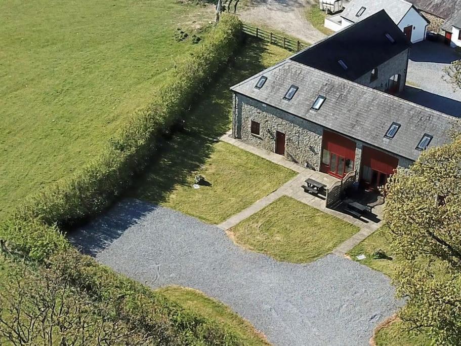 Peregrine Stable Cottage لياندوفيري المظهر الخارجي الصورة