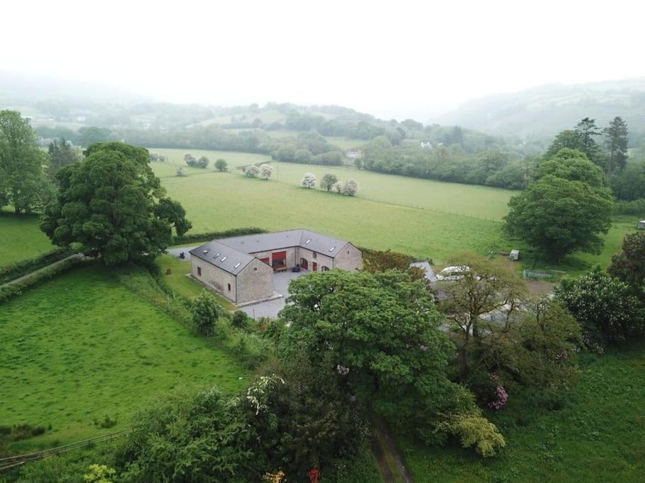 Peregrine Stable Cottage لياندوفيري المظهر الخارجي الصورة