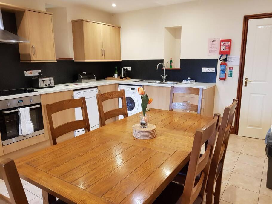 Peregrine Stable Cottage لياندوفيري المظهر الخارجي الصورة